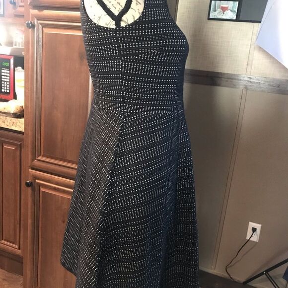 Banana Republic Fit and Flare Dress Black Sleeveless Size 0P - Picture 6 of 13